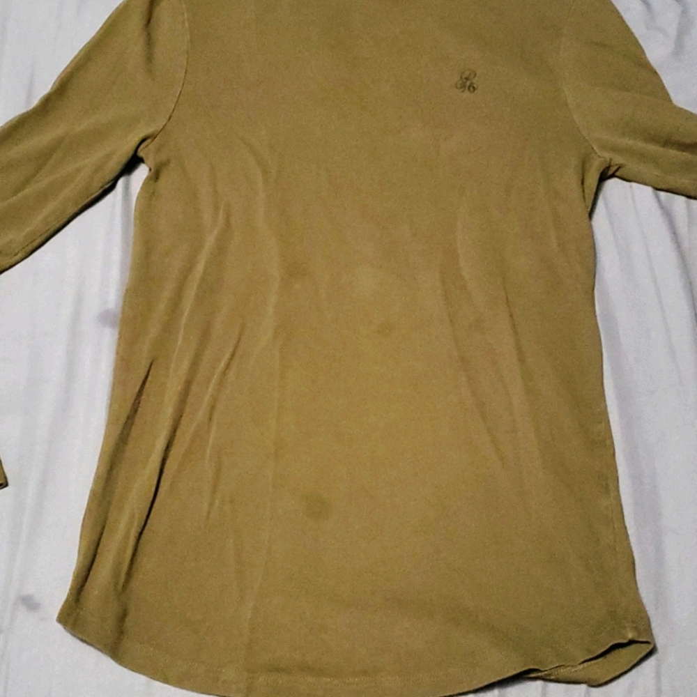 A slim green long sleeve t shirt.